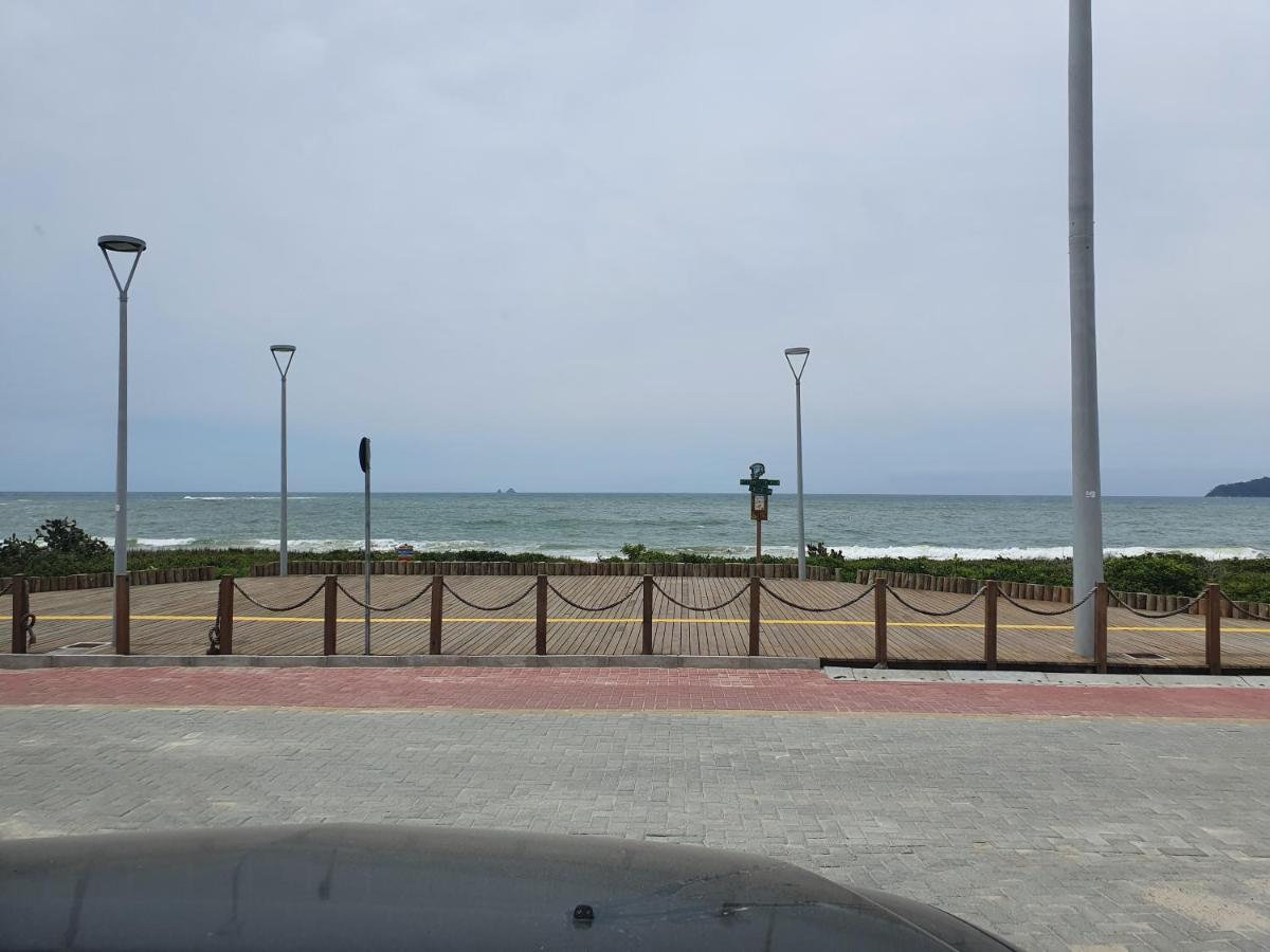 Apto Solar Da Praia Piçarras Exteriér fotografie